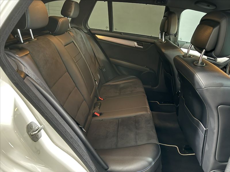 Mercedes-Benz Třídy C 2,2   250CDI 4MATIC AVANTGARDE - fotka 23 z 28