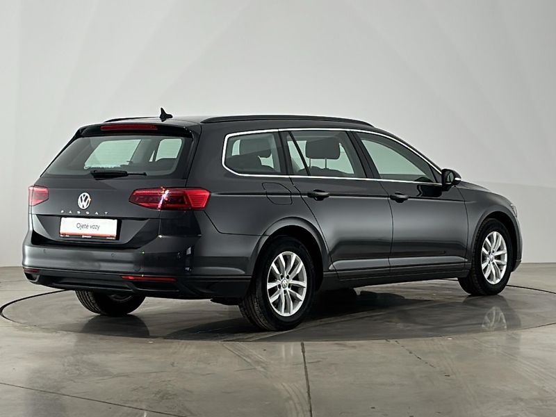 Volkswagen Passat Bussines - fotka 2 z 29