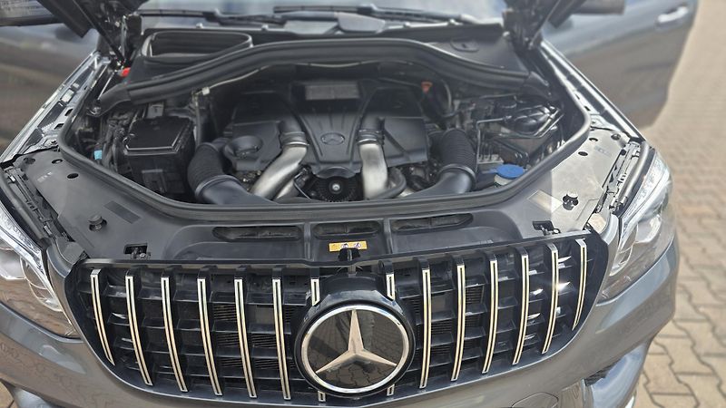 Mercedes-Benz GLS (2016) 500 V8  - fotka 28 z 32