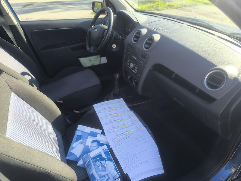 Ford Fusion KRÁSNÝ,55TKM,VÝBAVA,1MAJ84LET - fotka 9 z 22