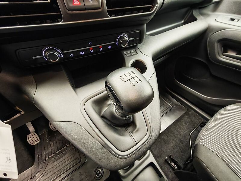 Toyota ProAce City 1.5 D-4D 130k Extra LWB Active - fotka 21 z 24