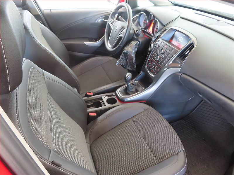 Opel Astra (2014) Enjoy 1.4 T, ČR,1.maj - fotka 9 z 14