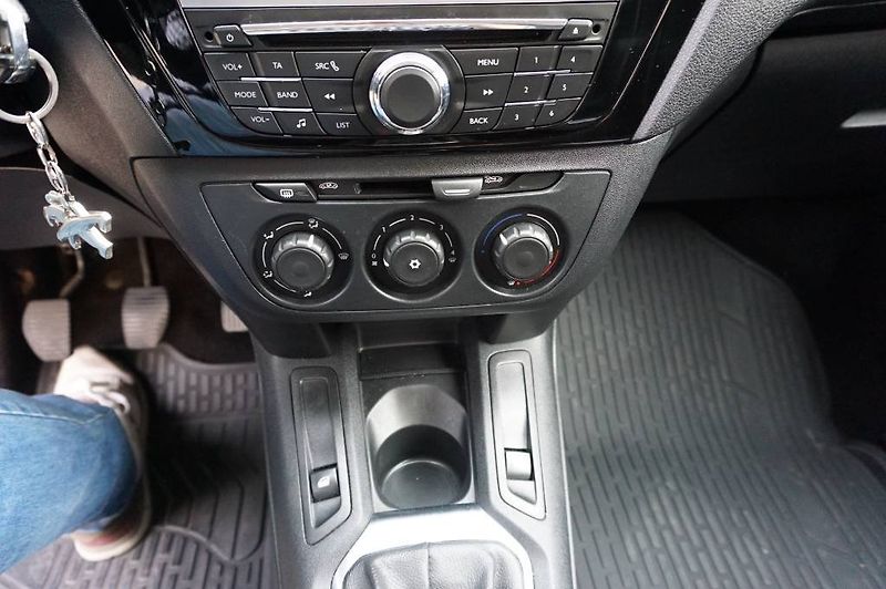 Peugeot 301 (2012) 1,6 1,Majitel  nové v ČR - fotka 15 z 29