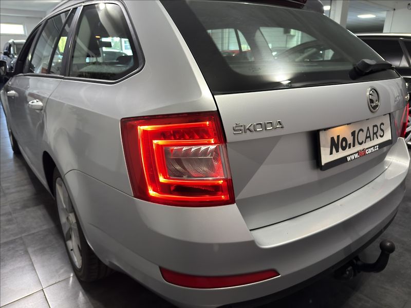 Škoda Octavia 1,6   TDI KEY-LESS TAŽNÉ ČR - fotka 27 z 29