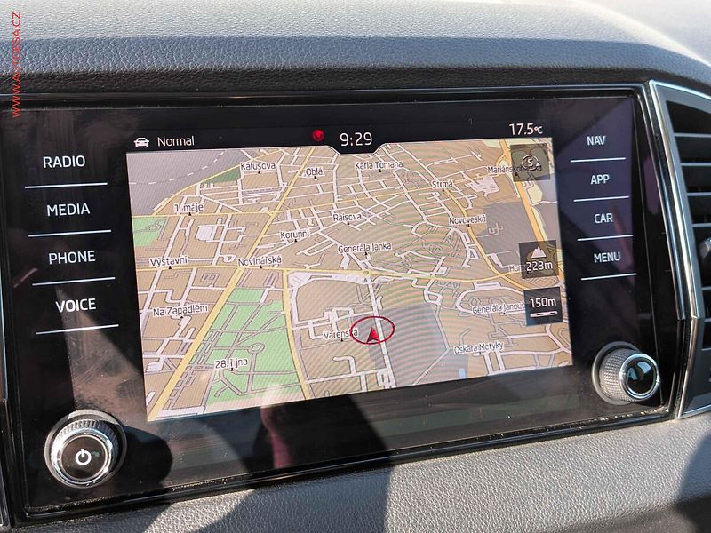 Škoda Karoq (2017) 2.0TDi 4x4, ČR, DSG, LED - fotka 14 z 20