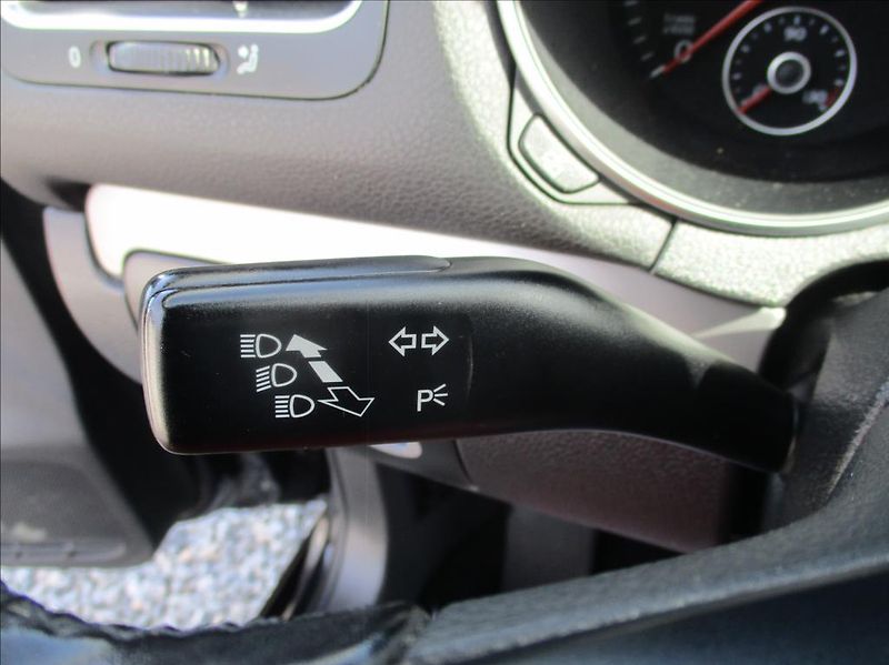 Volkswagen Golf 1,6 i, klima,serviska,1.maj., - fotka 20 z 39