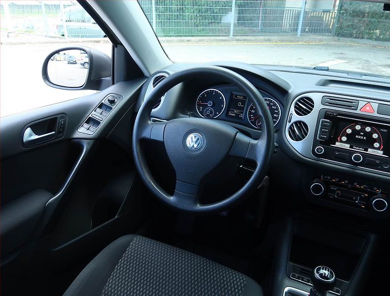 Volkswagen Tiguan (2010) 2.0 TDI, 4X4, Serv.kniha - fotka 7 z 17
