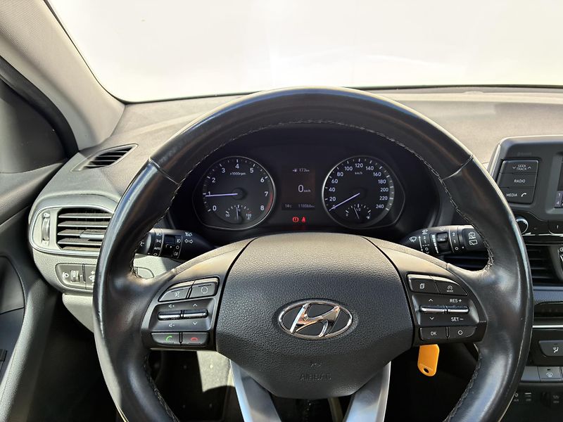 Hyundai i30 1-0 T-GDI 88kW Trikolor - fotka 14 z 19
