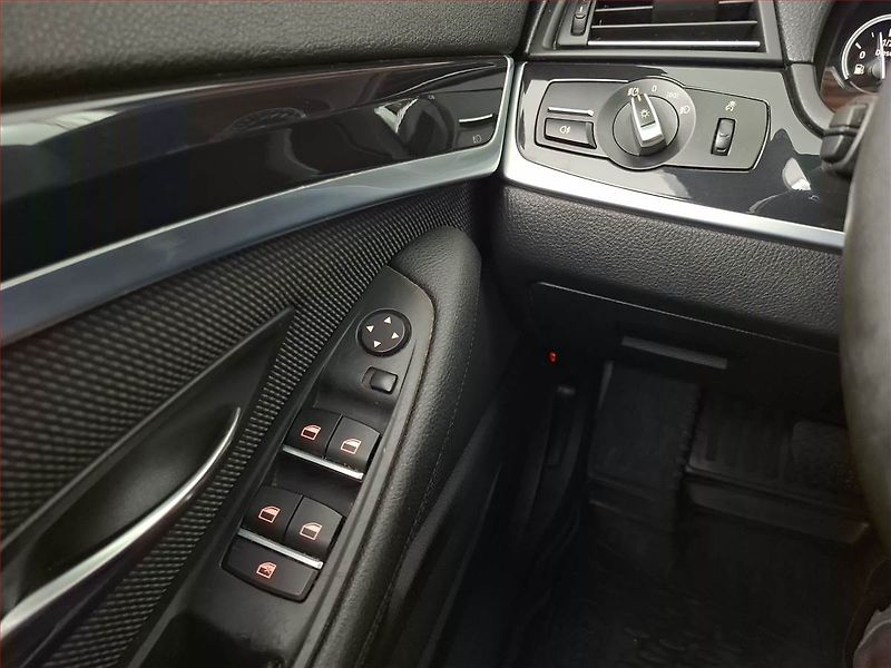 BMW Řada 5 (2014) 520d xDrive, 4X4, Automat - fotka 19 z 21