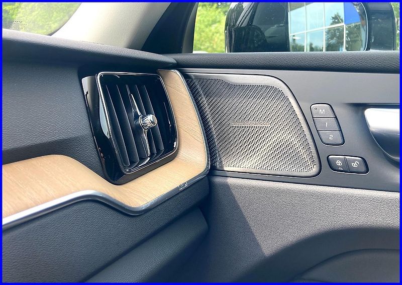 Volvo XC60 (2026) B5AWD PLUS DARK+4SERVIS/ZÁRUKA - fotka 24 z 24