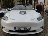 Vozový park Městské policie Tábor jako první v republice rozšiřil elektromobil Tesla Y zhruba za 1,3 milionu. Oficiální představení zásahového vozu veřejnosti se uskutečnilo ve středu 20. listopadu odpoledne na Žižkově náměstí.