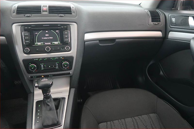 Škoda Octavia (2011) 2.0 TDI, Automat, Navi, Xenony - fotka 8 z 17