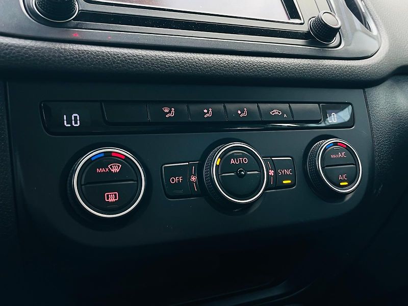 Volkswagen Tiguan 1.4TSI MANUÁL SENZORY TAŽNÉ - fotka 42 z 47