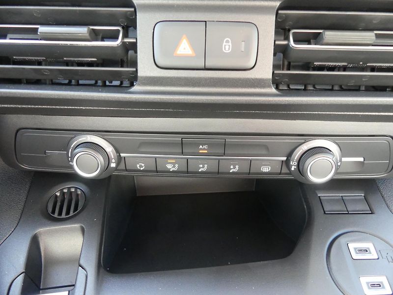Citroën Berlingo (2026) PLUS PROFI Diesel 100k Manual  - fotka 14 z 17