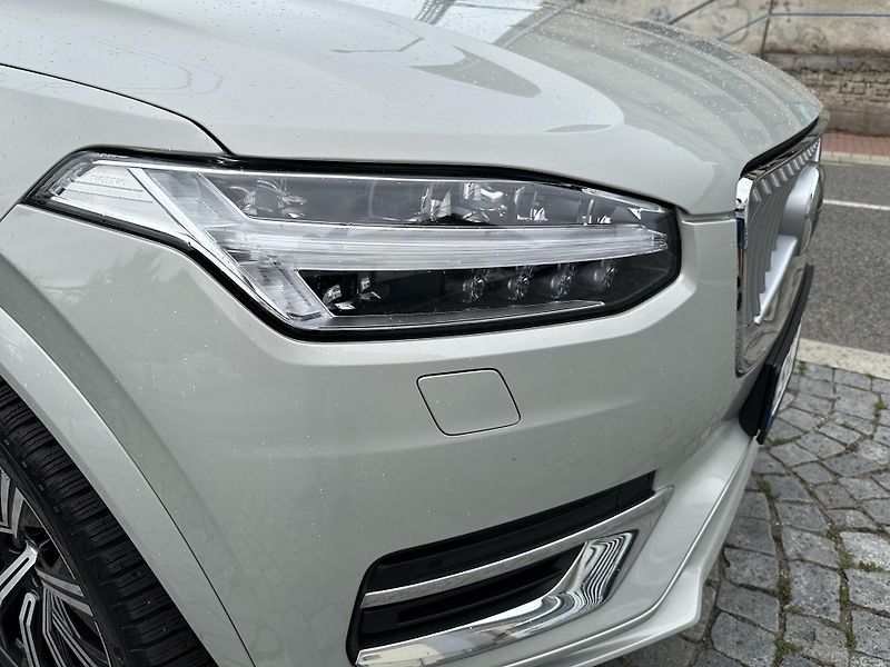 Volvo XC90 T8 plug-in hybrid Recharge - fotka 13 z 32