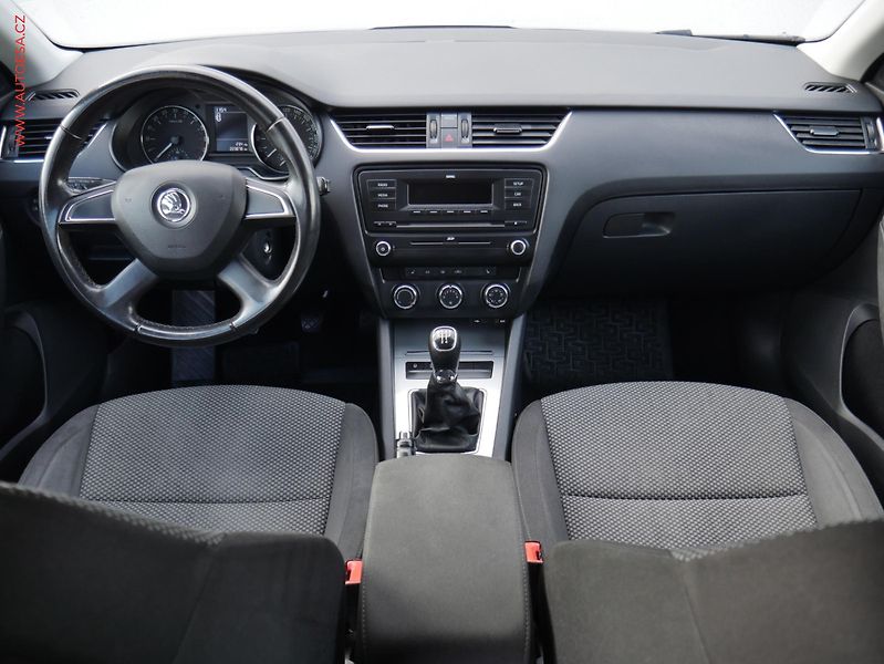 Škoda Octavia (2013) 1.6 TDi, ČR, AC, výhřev sed - fotka 8 z 18