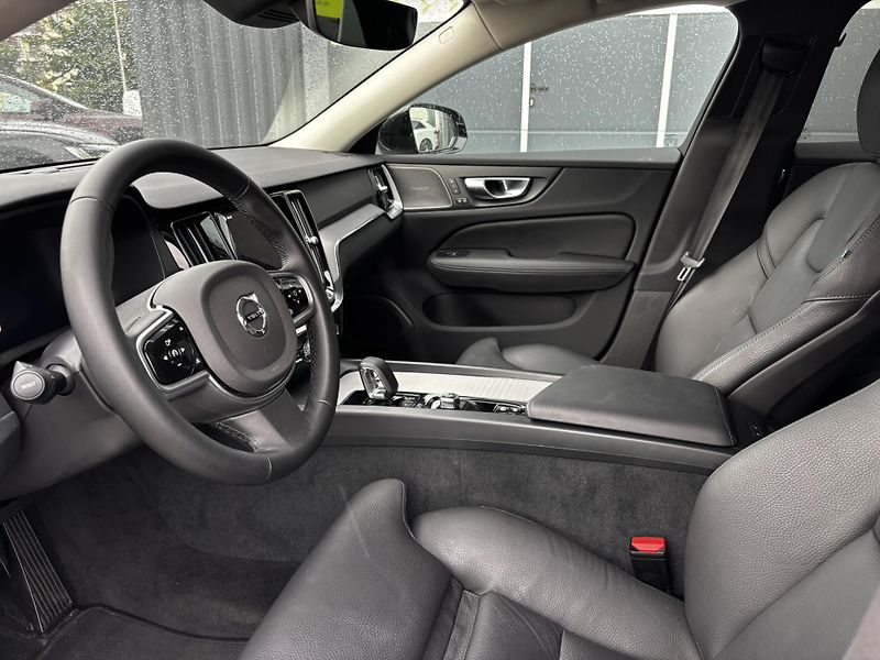 Volvo V60 (2025) Plus 2.0i B4 MHEV (145 kW) - fotka 10 z 12