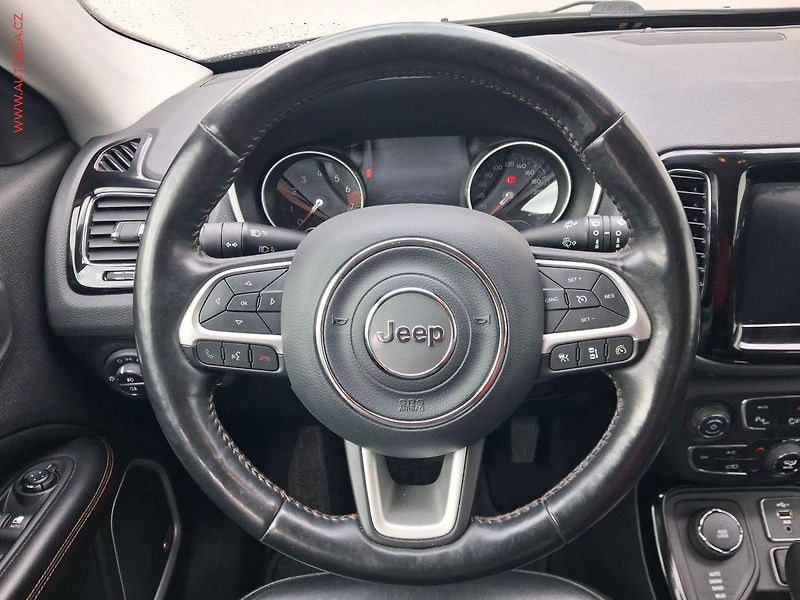 Jeep Compass (2019) 1.4 MultiAir 4X4, Limited - fotka 11 z 22