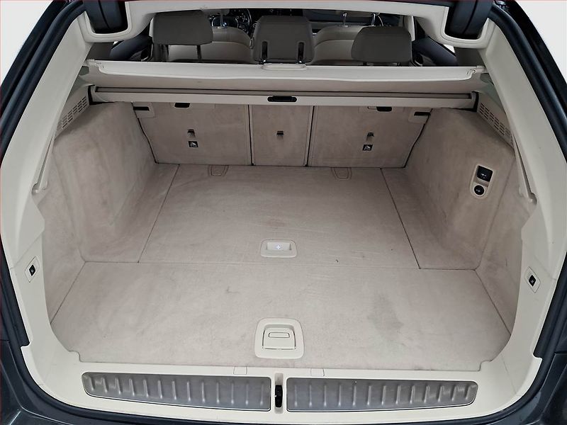 BMW Řada 5 (2019) Luxury Line 520d xDrive - fotka 14 z 18