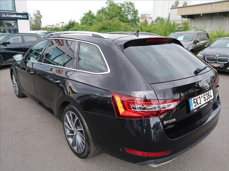 Škoda Superb 2,0 TSi,200kW,NovéČR,L&K,4x4 - fotka 4 z 32