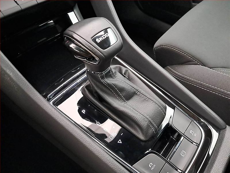 Škoda Karoq (2023) Sportline 1.5 TSI - fotka 16 z 17