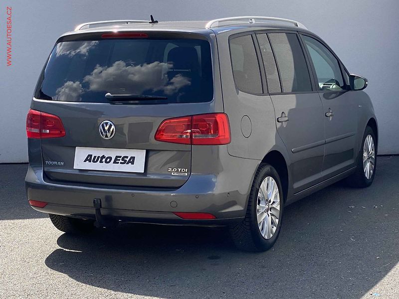 Volkswagen Touran (2013) 2.0 TDi, Life, TZ - fotka 4 z 15