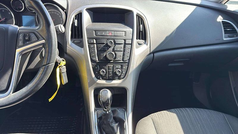Opel Astra J SPORTS TOURER ENJOY A17DTR M - fotka 15 z 21