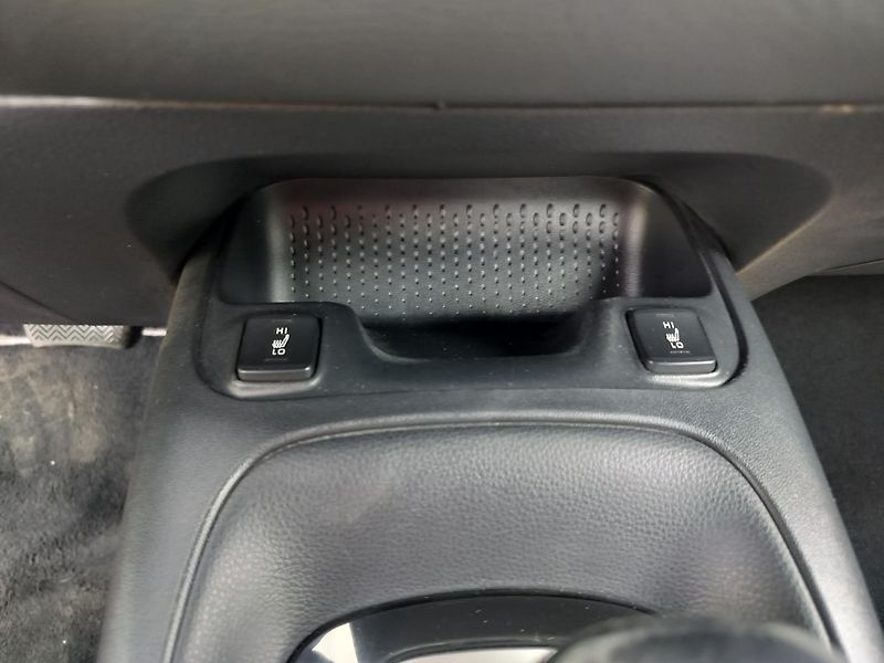 Toyota Corolla 1.8 hybrid business, navigace - fotka 18 z 26