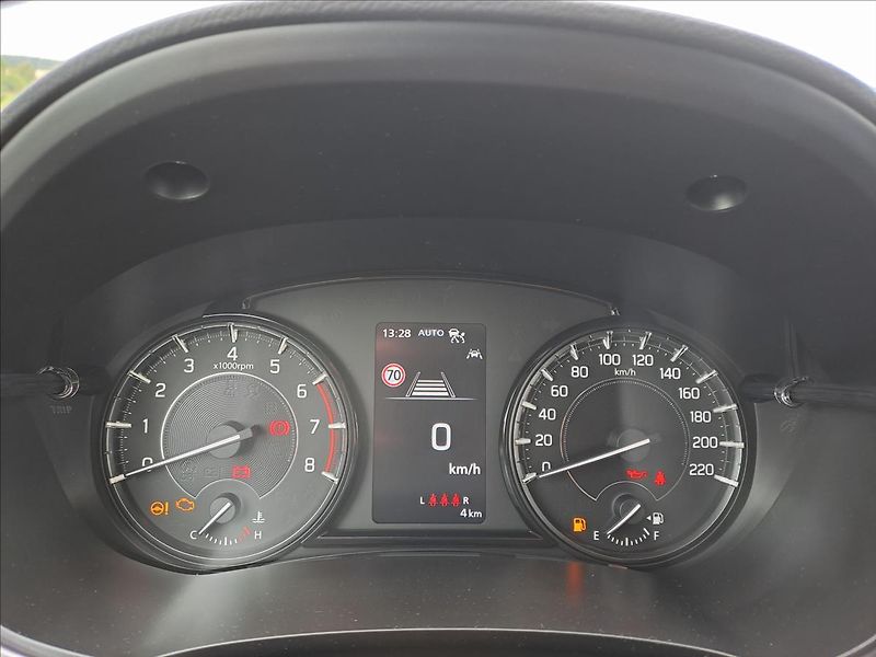 Suzuki Vitara (2026) 1,4 Premium AllGrip - fotka 12 z 17