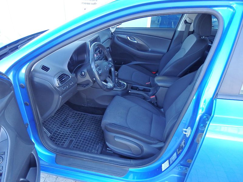 Hyundai i30 1.6 CRDi ZÁLOHOVÁNO - fotka 6 z 22