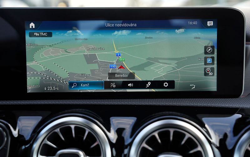 Mercedes-Benz Třídy A A 180d AMG/7AT/kůže/Designo/ČR - fotka 33 z 37