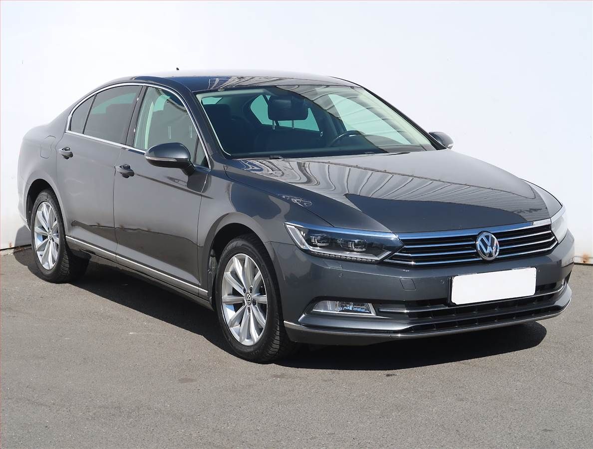 Volkswagen Passat Highline 2.0 TDI, ČR,1.maj