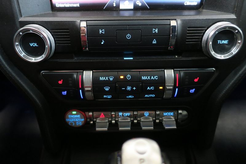 Ford Mustang (2015) 5.0 Ti-VCT V8 GT 50 automat - fotka 35 z 48