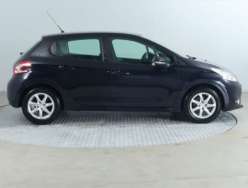 Peugeot 208 (2015) Active 1.2 PureTech, ČR,1.maj - fotka 6 z 13