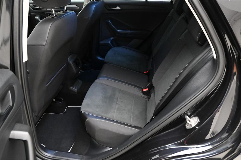 Volkswagen T-Roc 2,0 TDI 110kW DSG Style Plus Z - fotka 14 z 31