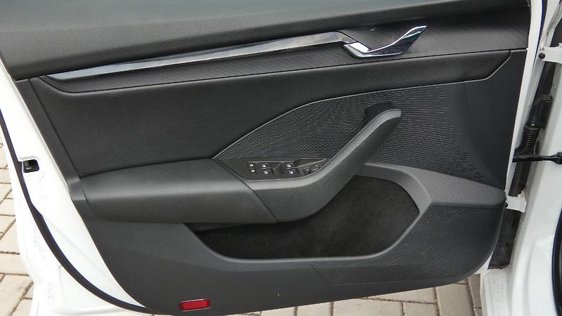 Škoda Octavia 1.5 TSI 110kW DSG Ambition - fotka 8 z 22