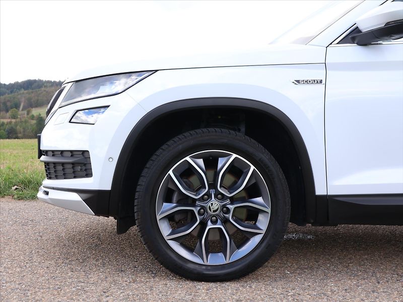 Škoda Kodiaq 2,0 TDI 147kW DSG Scout 4x4 CZ - fotka 28 z 35