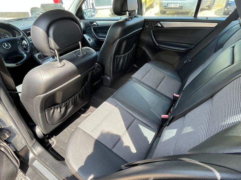Mercedes-Benz Třídy C C 220 CDI Avantgarde - fotka 17 z 32