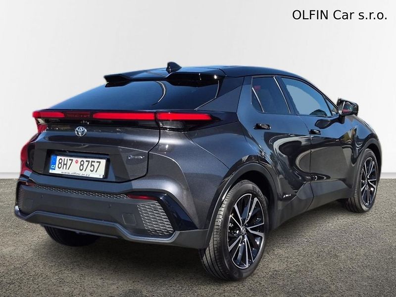 Toyota C-HR (2025) 2.0 HEV AWD Executive - fotka 2 z 29