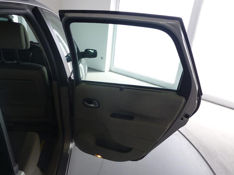 Renault Scénic (2006) 1,6 16V*STŘEŠNÍ NOSIČE**KLIMA* - fotka 21 z 26