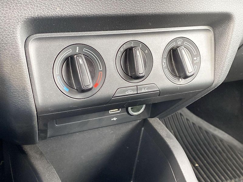Škoda Fabia (2022) Combi 1.0 TSI Ambition Top - fotka 12 z 31
