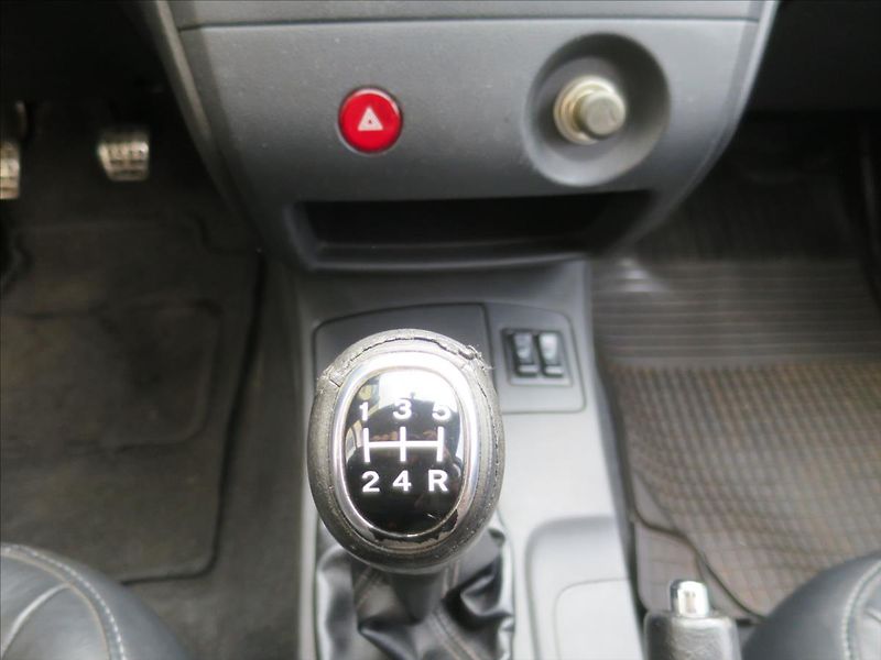 Mitsubishi Outlander 2,0  Turbo - fotka 15 z 24
