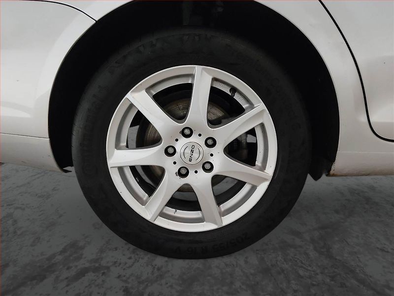 Volkswagen Golf (2010) 1.6 TDI, Serv.kniha, Tažné - fotka 14 z 16