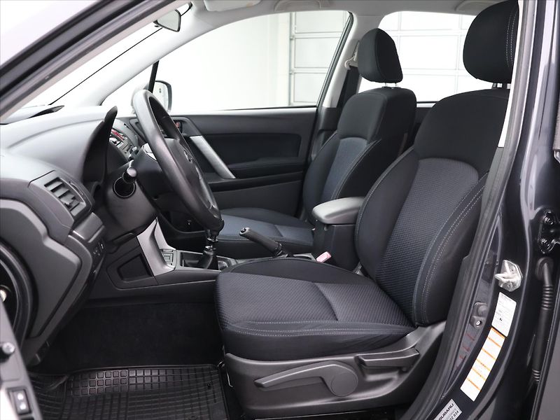 Subaru Forester 2,0 D-L 108kW CZ Sport - fotka 11 z 34