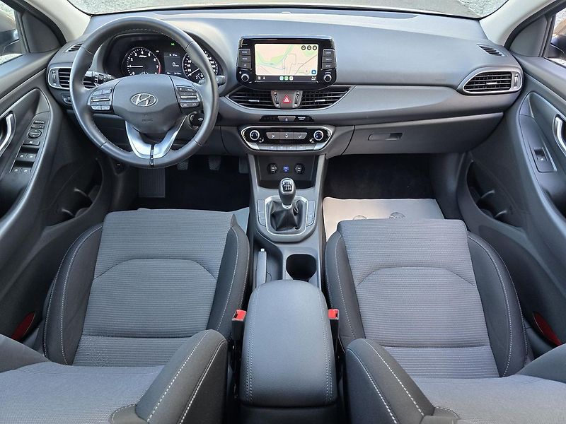 Hyundai i30 COMFORT / LED KAMERA NAVI - fotka 7 z 37