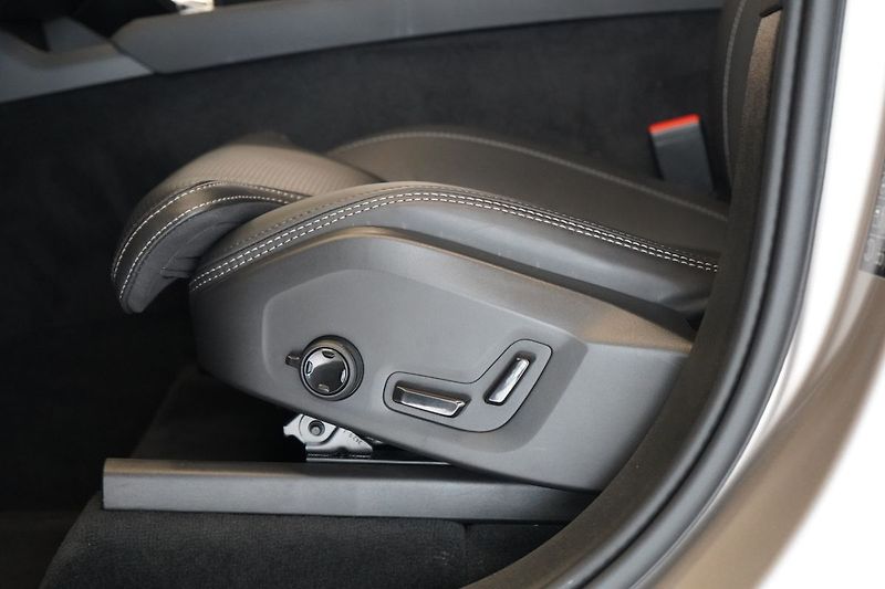 Volvo XC90 T8 AWD PLUS, Ventilace, 360° - fotka 23 z 48