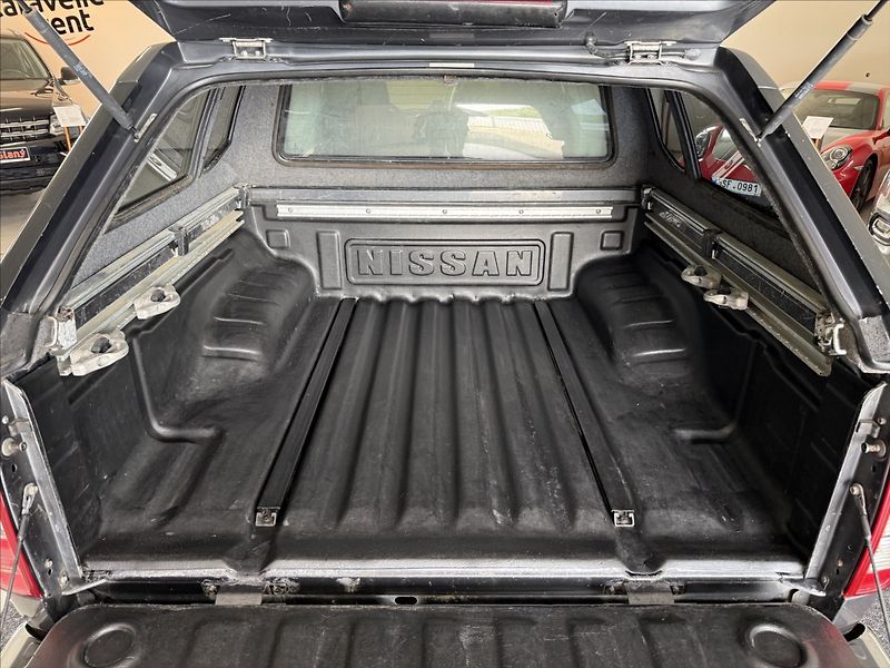 Nissan Navara 2,5 dCi 140kW,Hardtop,po servi - fotka 20 z 28