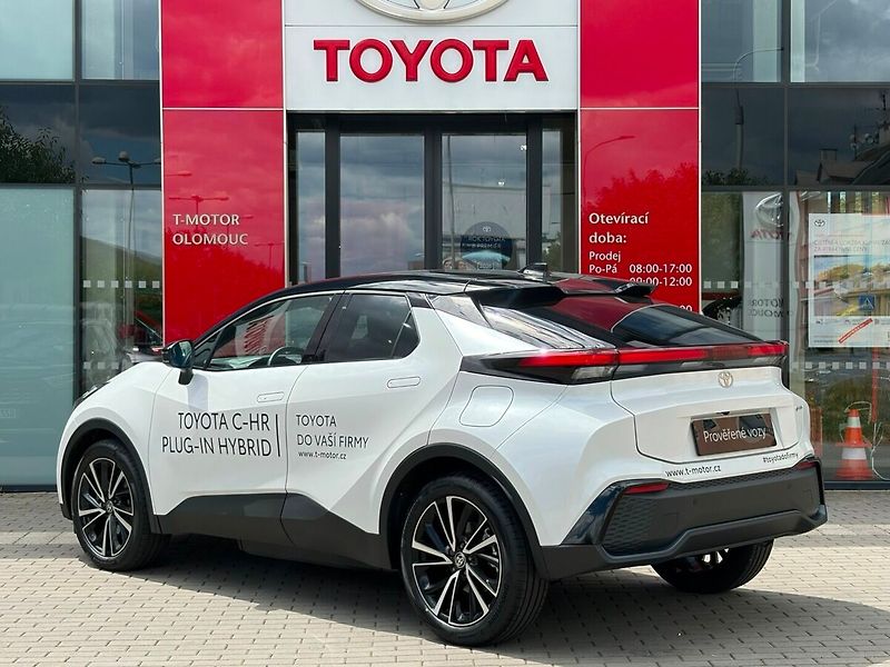 Toyota C-HR 2.0 PHEV Executive - fotka 2 z 21