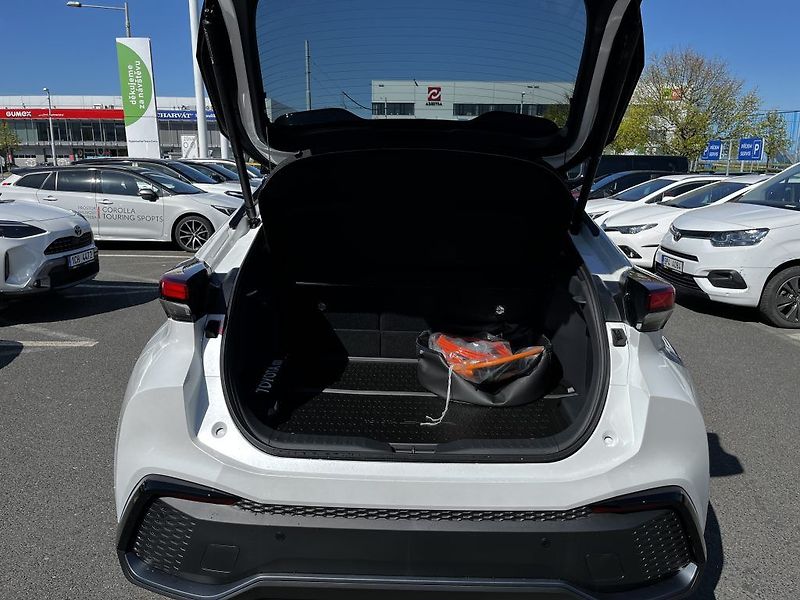 Toyota C-HR 2.0 Plug-in Hybrid Executive - fotka 6 z 34