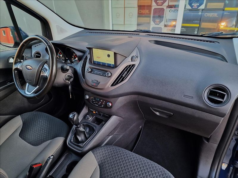 Ford Tourneo Courier 1.5TDCi 74kW Trend,ČR,1.Maj. - fotka 13 z 50